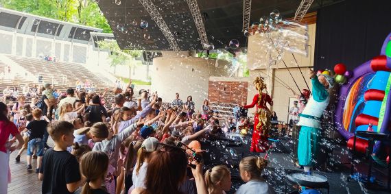 Galeria - 2025.06.01 Dzień Dziecka z MCK i Teatrem Baniek Mydlanych
