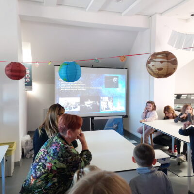 Zdjęcie - 2025.10.19 Kosmiczne energie – warsztaty familijne w SOWA Gorzów Wielkopolski