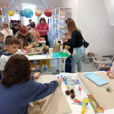 Zdjęcie - 2025.10.19 Kosmiczne energie – warsztaty familijne w SOWA Gorzów Wielkopolski