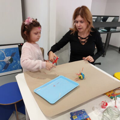 Zdjęcie - 2025.10.19 Kosmiczne energie – warsztaty familijne w SOWA Gorzów Wielkopolski