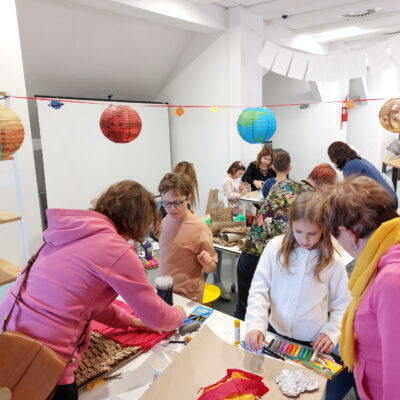 Zdjęcie - 2025.10.19 Kosmiczne energie – warsztaty familijne w SOWA Gorzów Wielkopolski