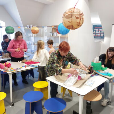 Zdjęcie - 2025.10.19 Kosmiczne energie – warsztaty familijne w SOWA Gorzów Wielkopolski