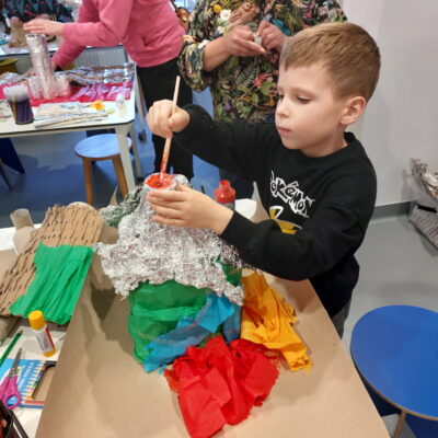 Zdjęcie - 2025.10.19 Kosmiczne energie – warsztaty familijne w SOWA Gorzów Wielkopolski