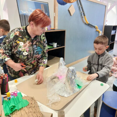 Zdjęcie - 2025.10.19 Kosmiczne energie – warsztaty familijne w SOWA Gorzów Wielkopolski