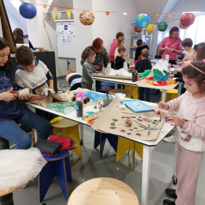 Zdjęcie - 2025.10.19 Kosmiczne energie – warsztaty familijne w SOWA Gorzów Wielkopolski