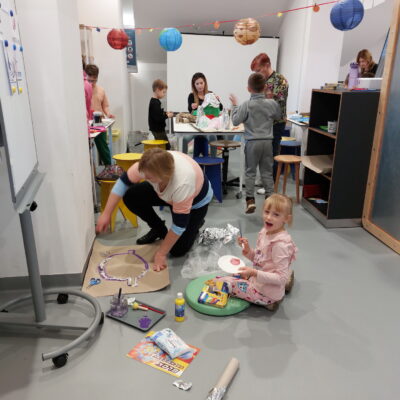 Zdjęcie - 2025.10.19 Kosmiczne energie – warsztaty familijne w SOWA Gorzów Wielkopolski