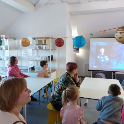 Zdjęcie - 2025.10.19 Kosmiczne energie – warsztaty familijne w SOWA Gorzów Wielkopolski