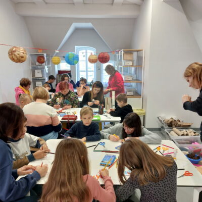 Zdjęcie - 2025.10.19 Kosmiczne energie – warsztaty familijne w SOWA Gorzów Wielkopolski