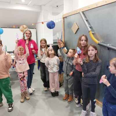 Zdjęcie - 2025.10.19 Kosmiczne energie – warsztaty familijne w SOWA Gorzów Wielkopolski