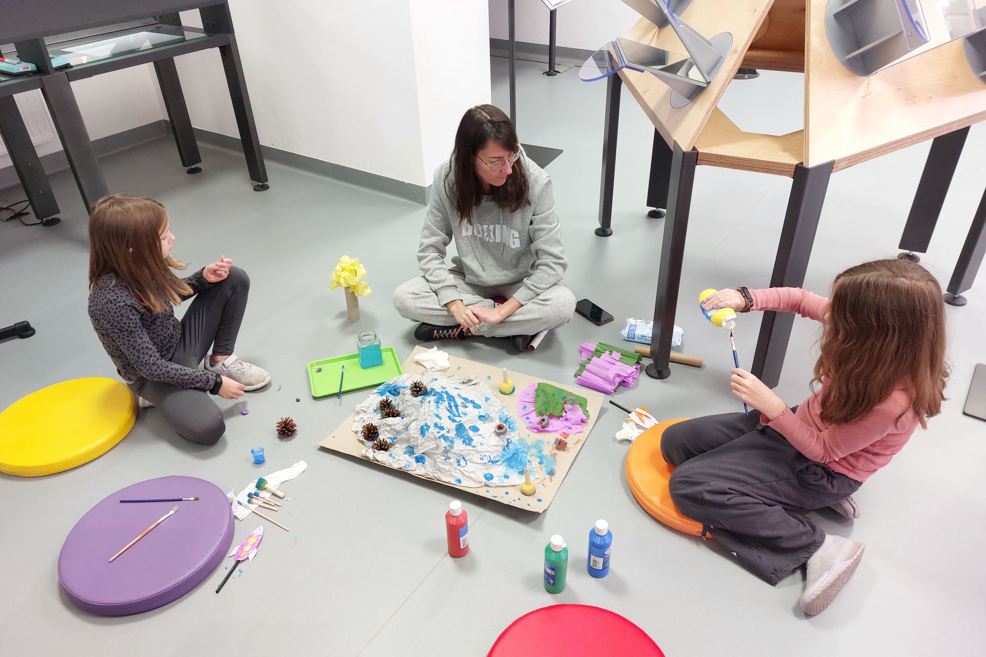 Galeria - 2025.10.19 Kosmiczne energie - warsztaty familijne w SOWA Gorzów Wielkopolski