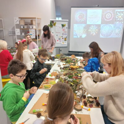 Zdjęcie - 2025.11.09 Eko sztuka z darów natury – warsztaty familijne w SOWA Gorzów Wielkopolski