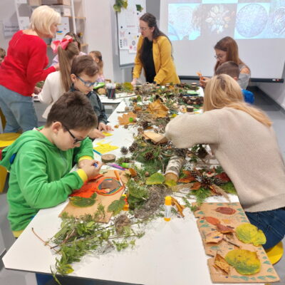 Zdjęcie - 2025.11.09 Eko sztuka z darów natury – warsztaty familijne w SOWA Gorzów Wielkopolski