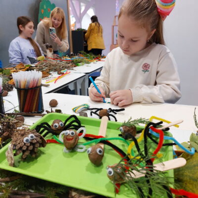 Zdjęcie - 2025.11.09 Eko sztuka z darów natury – warsztaty familijne w SOWA Gorzów Wielkopolski