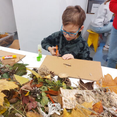 Zdjęcie - 2025.11.09 Eko sztuka z darów natury – warsztaty familijne w SOWA Gorzów Wielkopolski