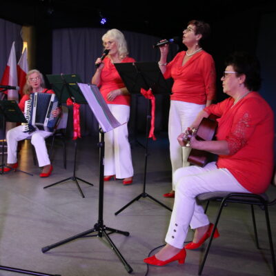 Zdjęcie - 2025.11.12 Patriotyczne śpiewanie dla Niepodległej