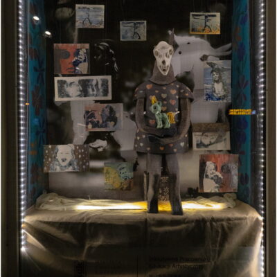 Zdjęcie - 2025.11.21 „Dowody miłości” – wernisaż wystawy w witrynie w IPEA