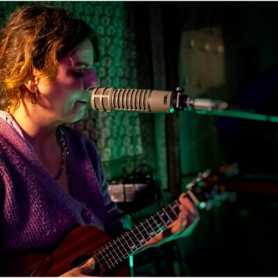 Zdjęcie - 2025.11.21 „Dowody miłości” – wernisaż wystawy w witrynie w IPEA