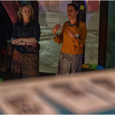 Zdjęcie - 2025.11.21 „Dowody miłości” – wernisaż wystawy w witrynie w IPEA