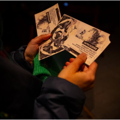 Zdjęcie - 2025.11.21 „Dowody miłości” – wernisaż wystawy w witrynie w IPEA