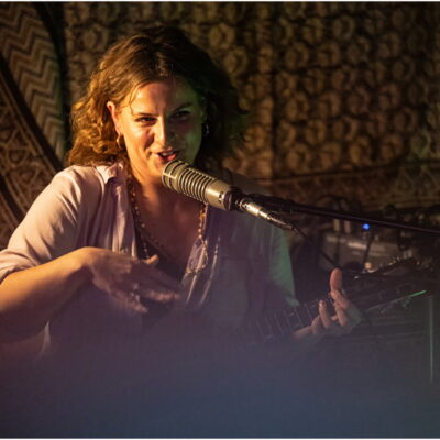 Zdjęcie - 2025.11.21 „Dowody miłości” – wernisaż wystawy w witrynie w IPEA