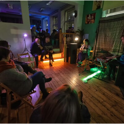 Zdjęcie - 2025.11.21 „Dowody miłości” – wernisaż wystawy w witrynie w IPEA