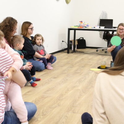 Zdjęcie - 2026.02.25 Bawmy się – na wesoło!: Poznajemy świat kolorów