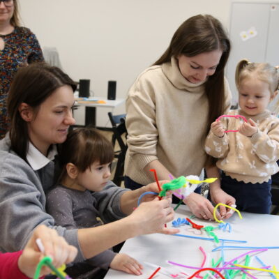 Zdjęcie - 2026.02.25 Bawmy się – na wesoło!: Poznajemy świat kolorów