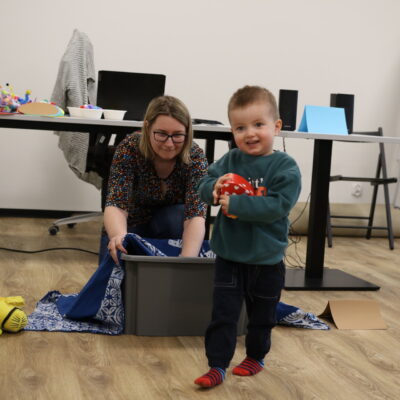 Zdjęcie - 2026.02.25 Bawmy się – na wesoło!: Poznajemy świat kolorów